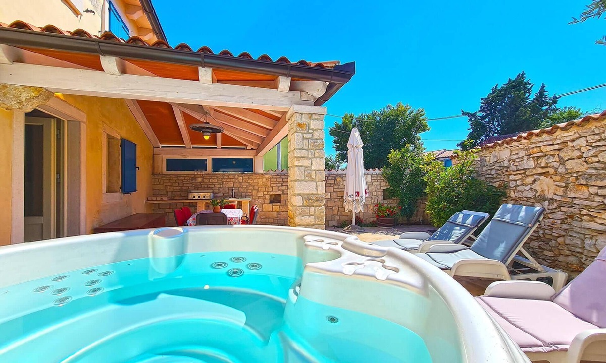 Kavran House | Holiday house for 6 persons approx. 80 qm in Kavran, Istria (South coast of Istria)