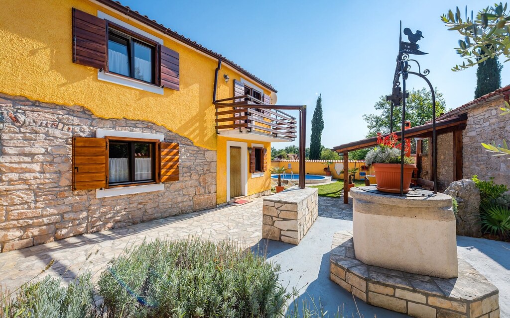Mali Vareski House | Holiday house Krnica for 1 - 5 persons with 2 bedrooms - Holiday home