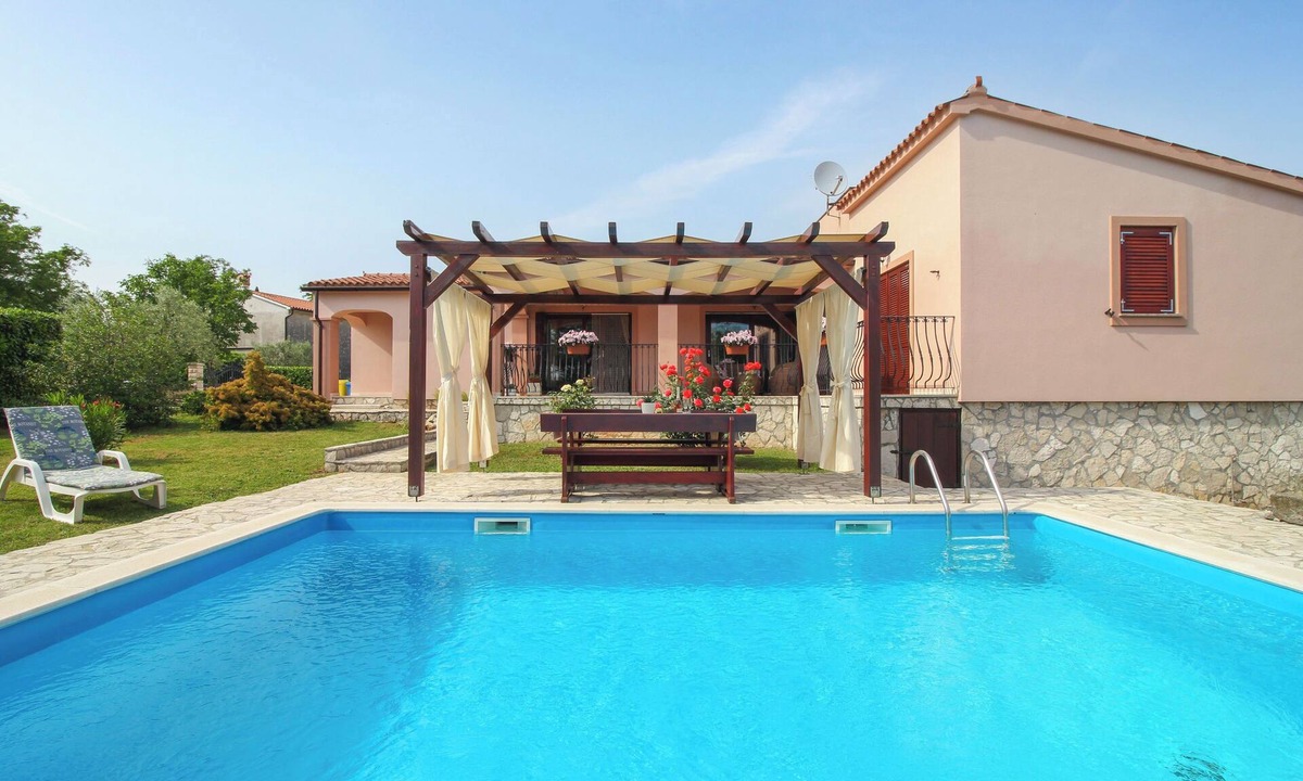 Marcana House | Holiday house Luna * 1000 m2 fenced garden, terrace, private pool
