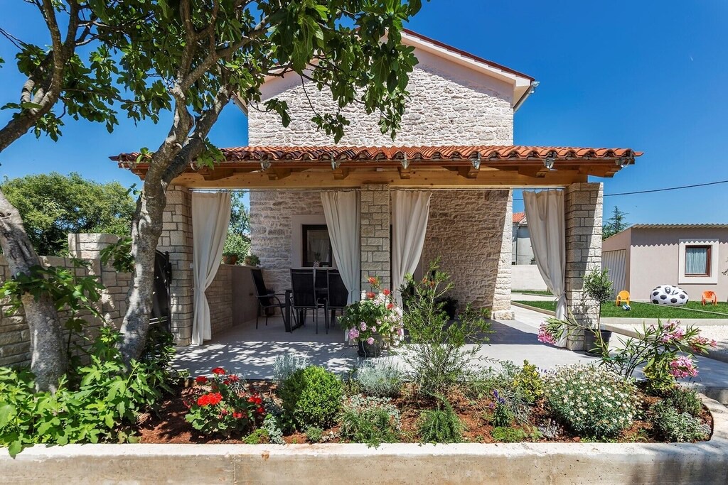 Pinezici House | Holiday house Pinezici for 1 - 6 persons with 3 bedrooms - Holiday house
