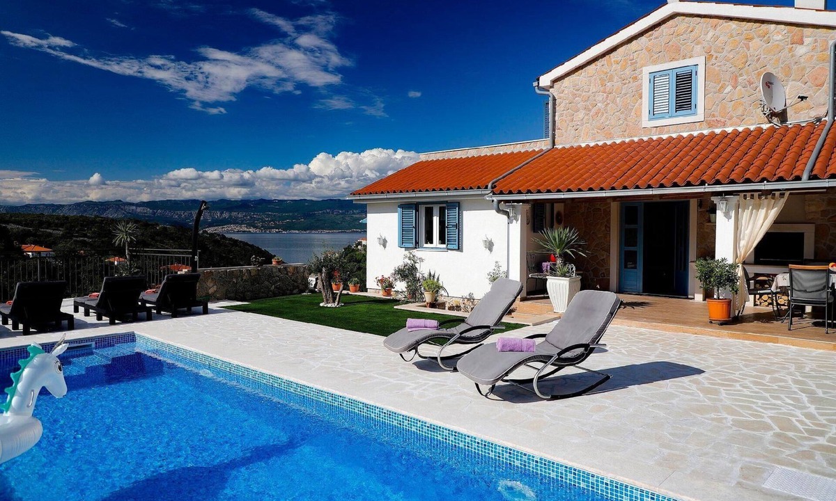 Vrbnik House | Holiday house Vrbnik for 1 - 7 persons with 2 bedrooms - Twin house