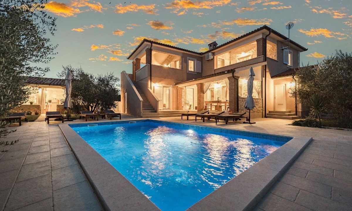 Peruski House | Holiday house with private pool for 8 persons approx. 220 qm in Peruski, Istria (Bay of Raša)