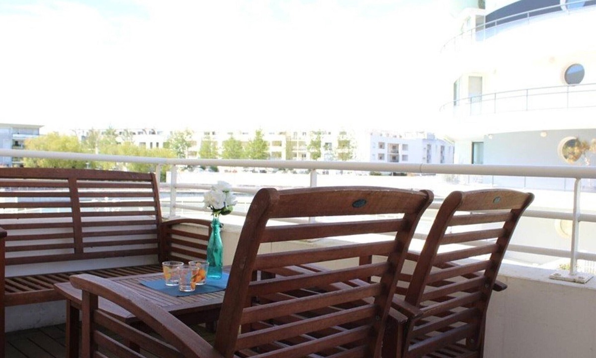 La Rochelle Apartment | Holiday Rental 2 Rooms in La Rochelle with Balcony and Parking