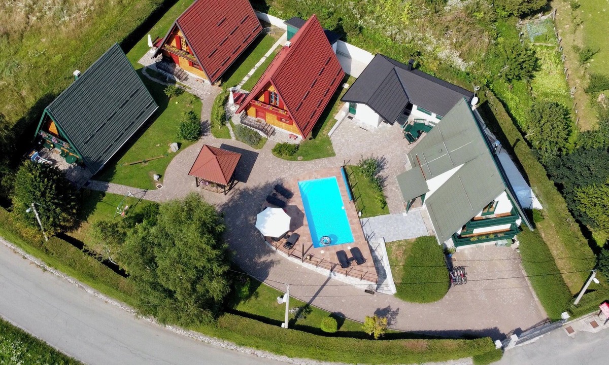 Crni Lug Ski Chalet | House Mountain Resort - 3 Chalets with pool & spa near Risnjak , Gorski kotar