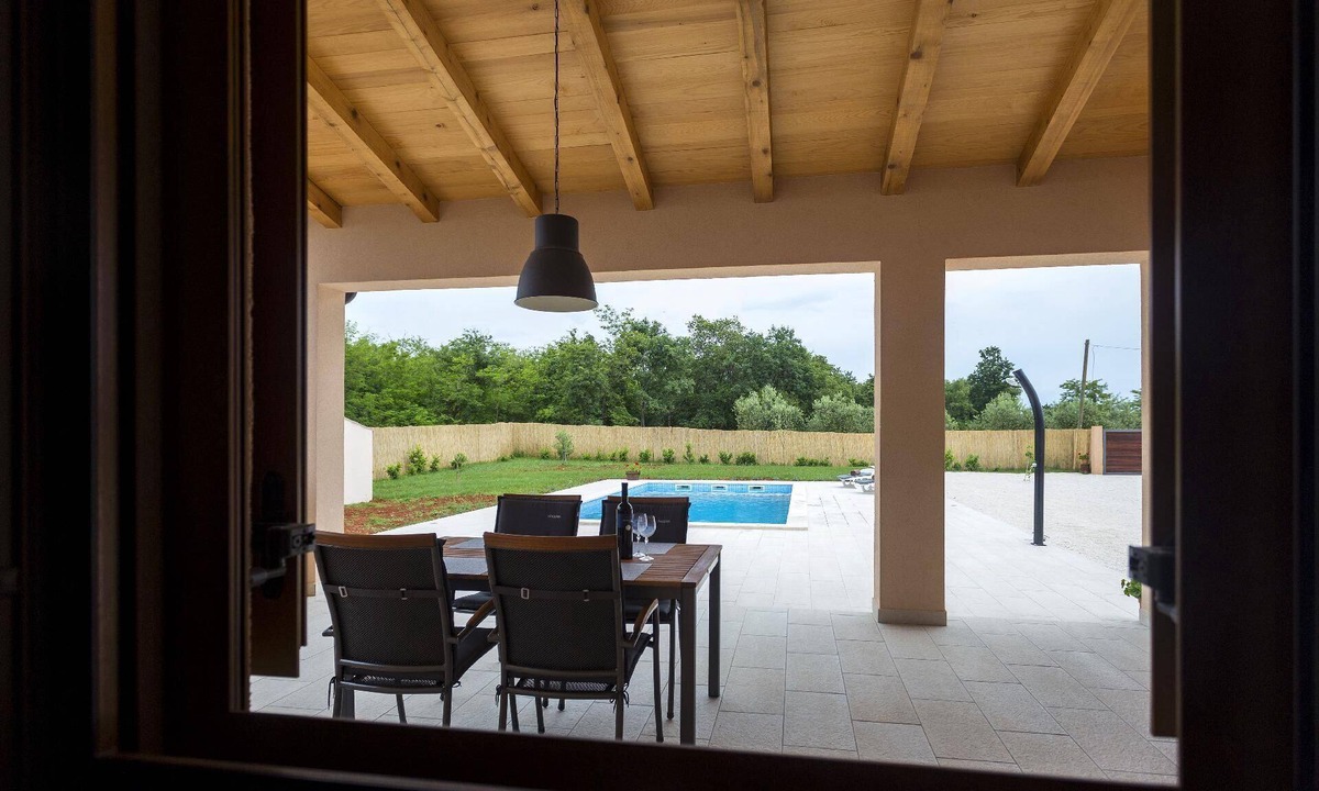 Loborika House | House Nina with a heated swimming pool