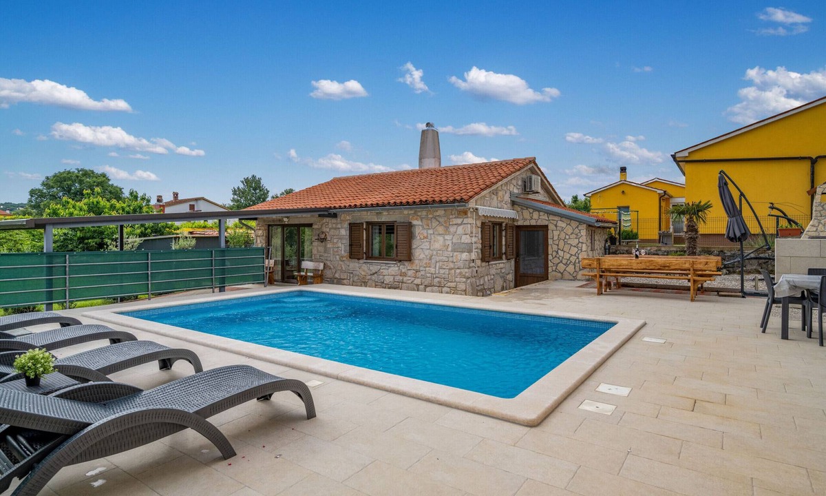 Kapelica Ski Chalet | House Plum - Cute Vacation Home With Pool in Labin by 22Estates