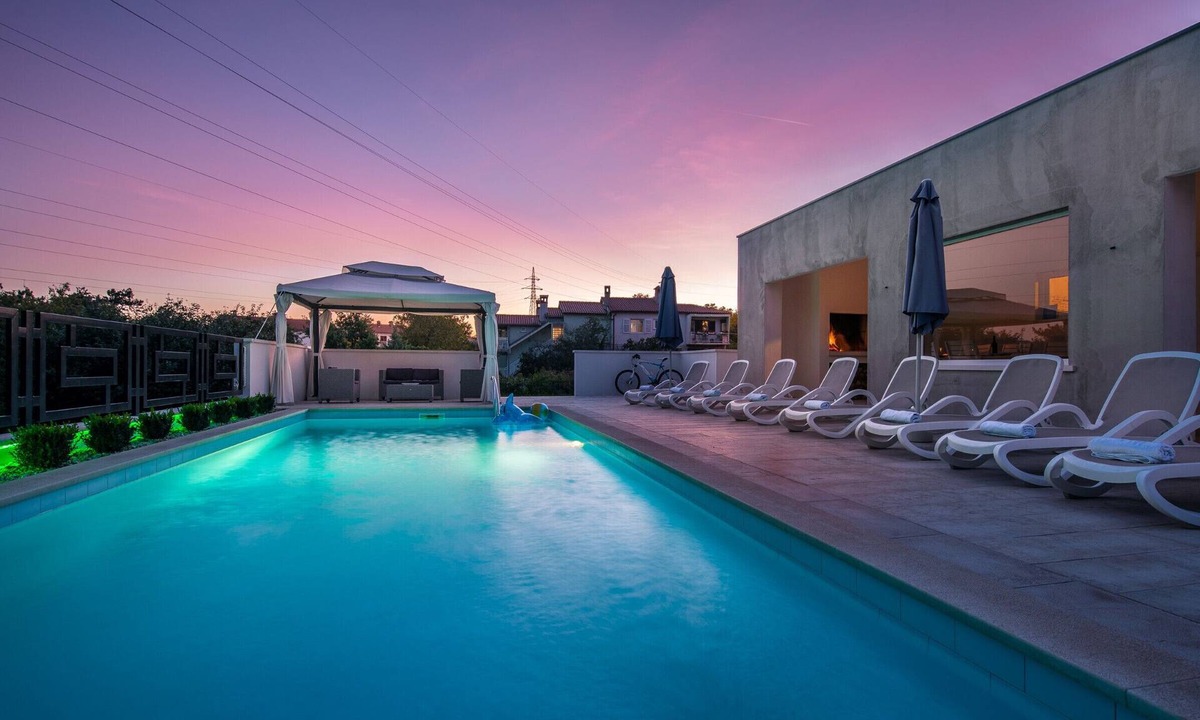 Vinez Ski Chalet | House Sanchi up to 8 People with private Pool in Labin by 22Estates