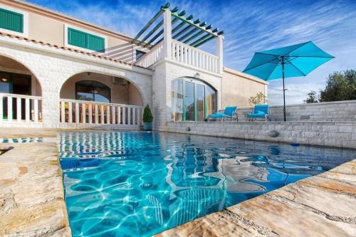 Pozorac House | House Stone&Olive