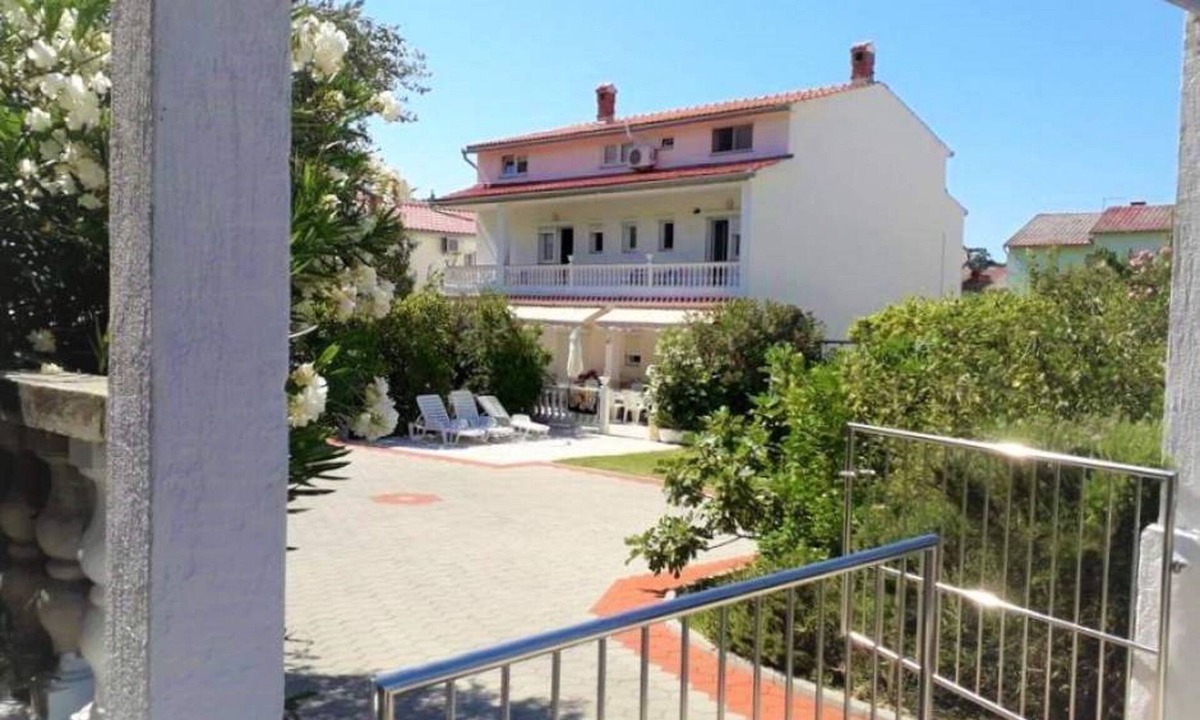 Banjol Villa | house with 3-bedroom apartment in perfect Rab with AC
