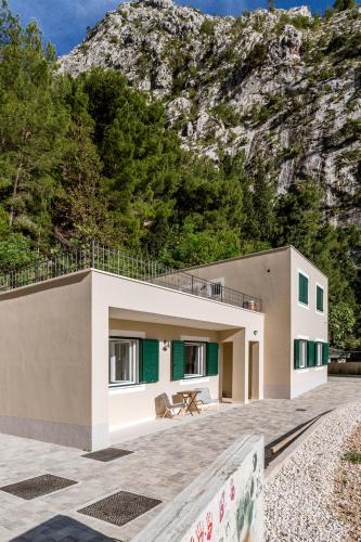 Borak Apartment | Ivino