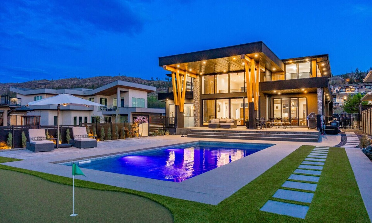 Southwest Mission House | Kelowna Retreat | Pool, Views, 5 ensuites