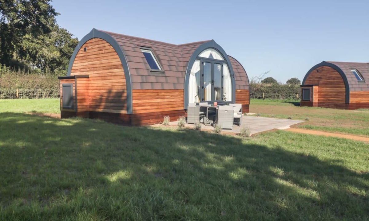 Newent Cabin | Leadon View Oak rural Upleadon