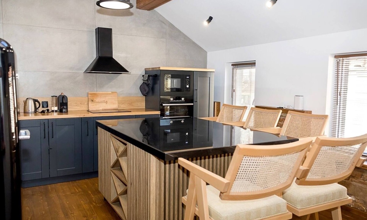 Varna City Centre House | Loft Maisonette Just Steps from the Sea Garden, Old Center and Beach