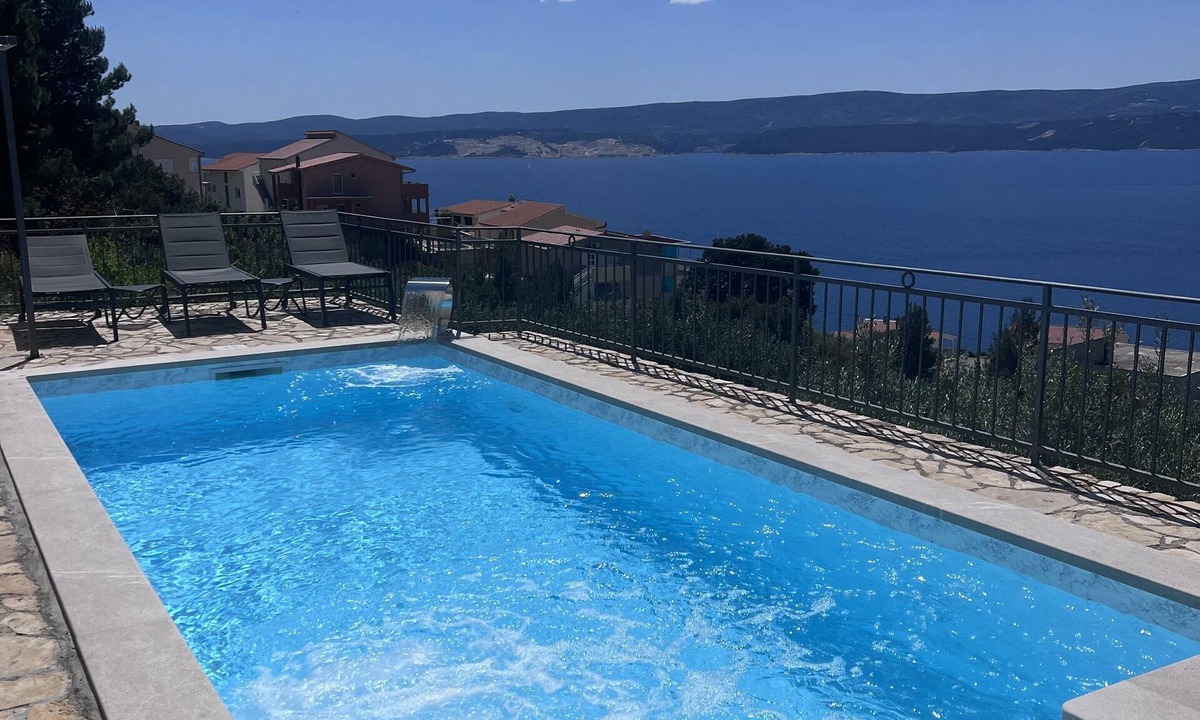 Stanici House | Lovely 3 double bedroom detached house with sea view and heated swimming pool