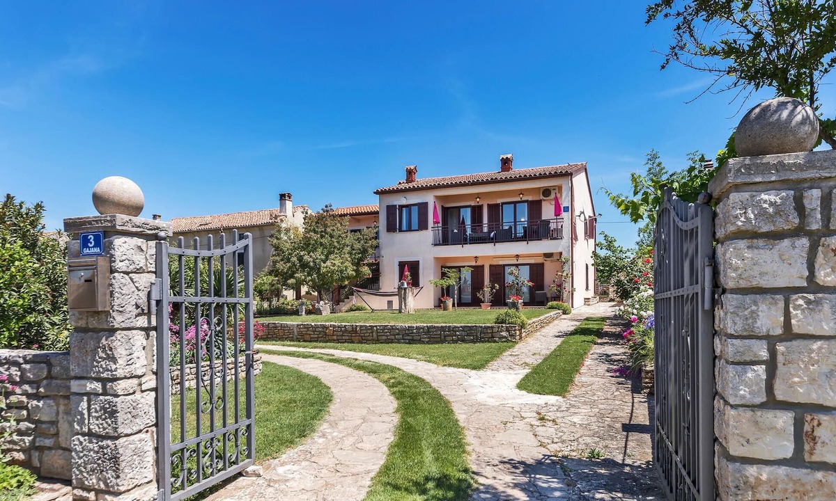 Gajana Apartment | Lovely apartment in Vodnjan with house sea view