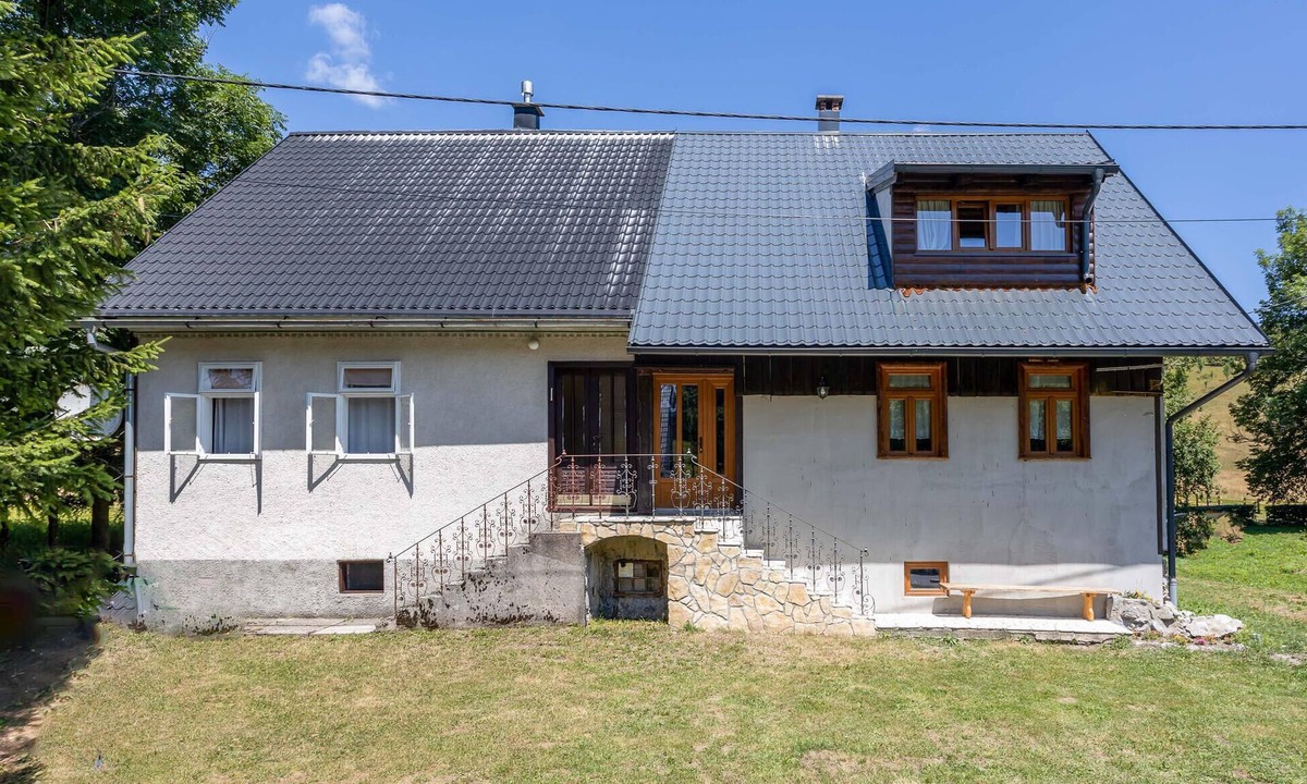 Begovo Razdolje House | Lovely home in Begovo Razdolje with WiFi