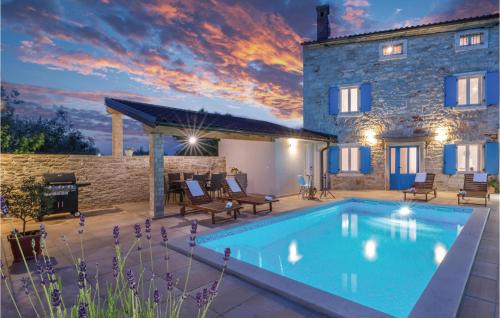 Mali Vareski House | Lovely Home In Peruski