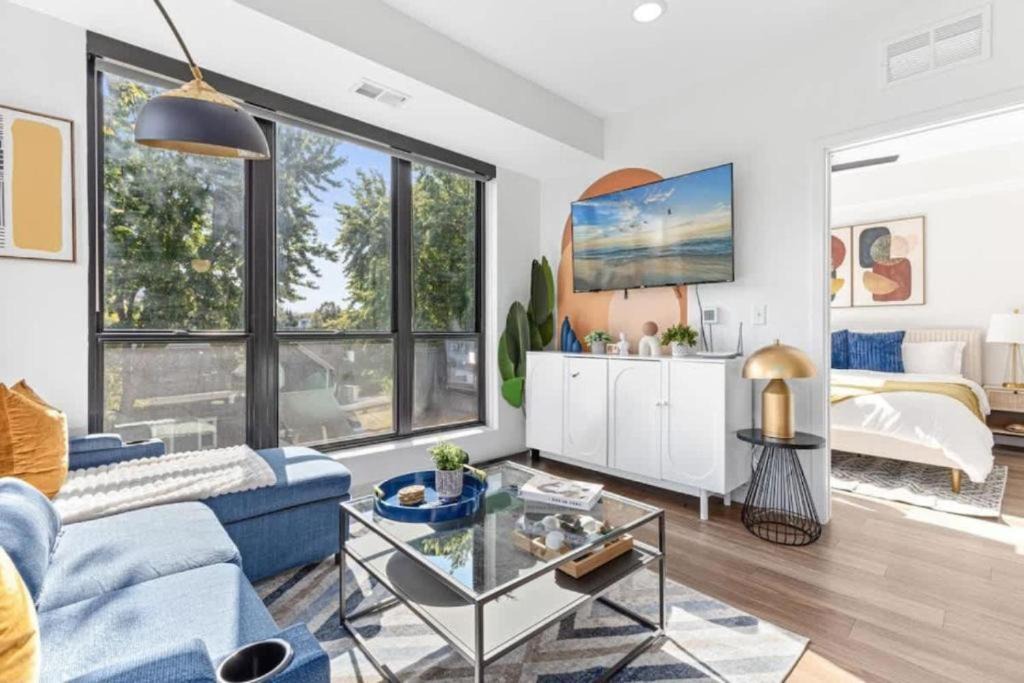 St. Anthony West Apartment | Lux 2BD Sofa Bed DT &UMN GYM Free Street parking