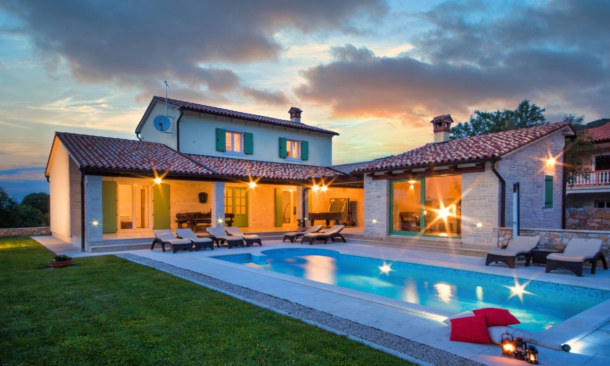 Brgod Villa | Luxuriös, Privat und Perfekt Ausgestattet Minuten vom Strand; für 8 Personen
