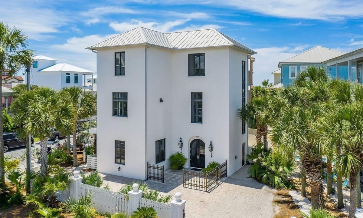 San Juan House | Luxurious Sea Grove Home with beach view and private beach Access.