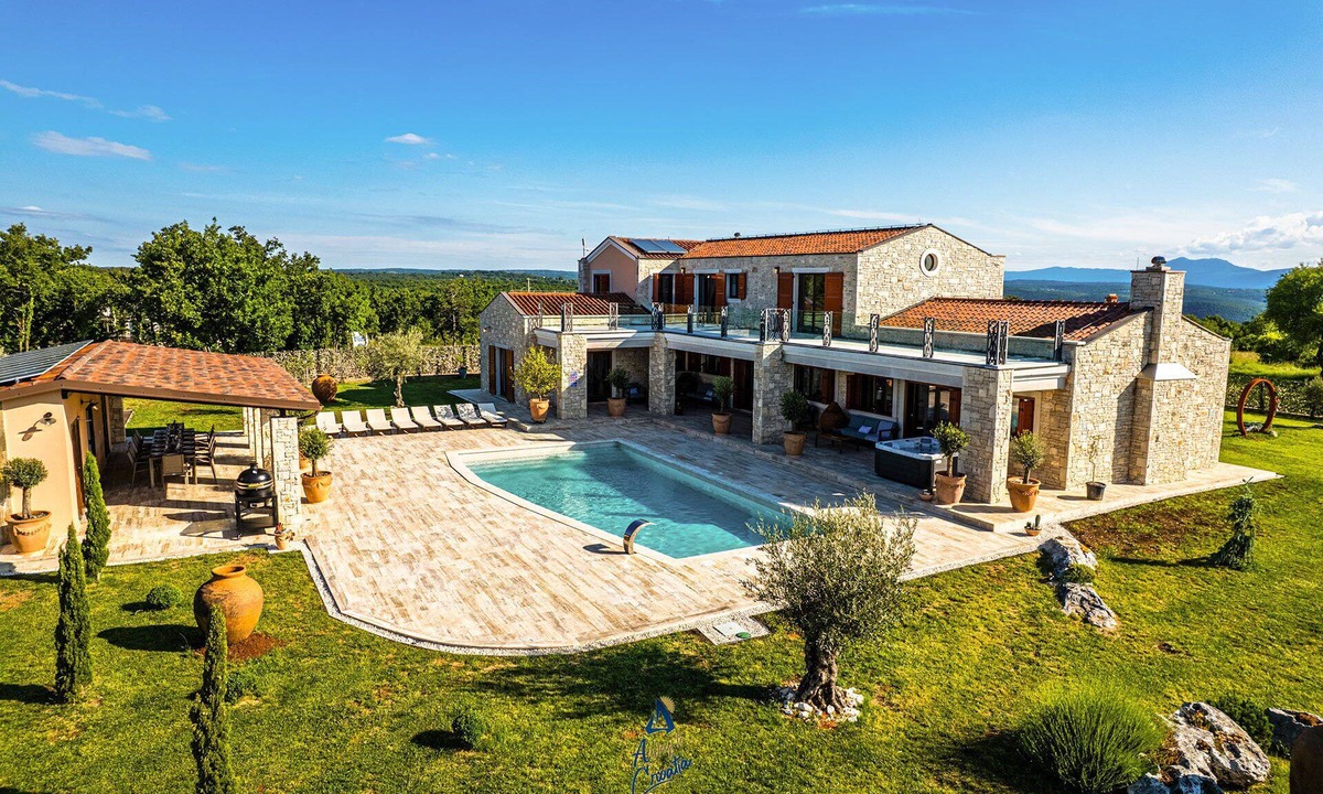 Hrboki Villa | Luxury 5 star villa with heated saltwater pool for up to 8 guests