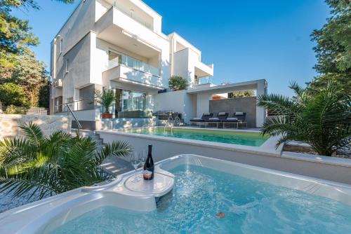 Novalja Apartment | Luxury apartment SUNSET with private pool and jacuzzi