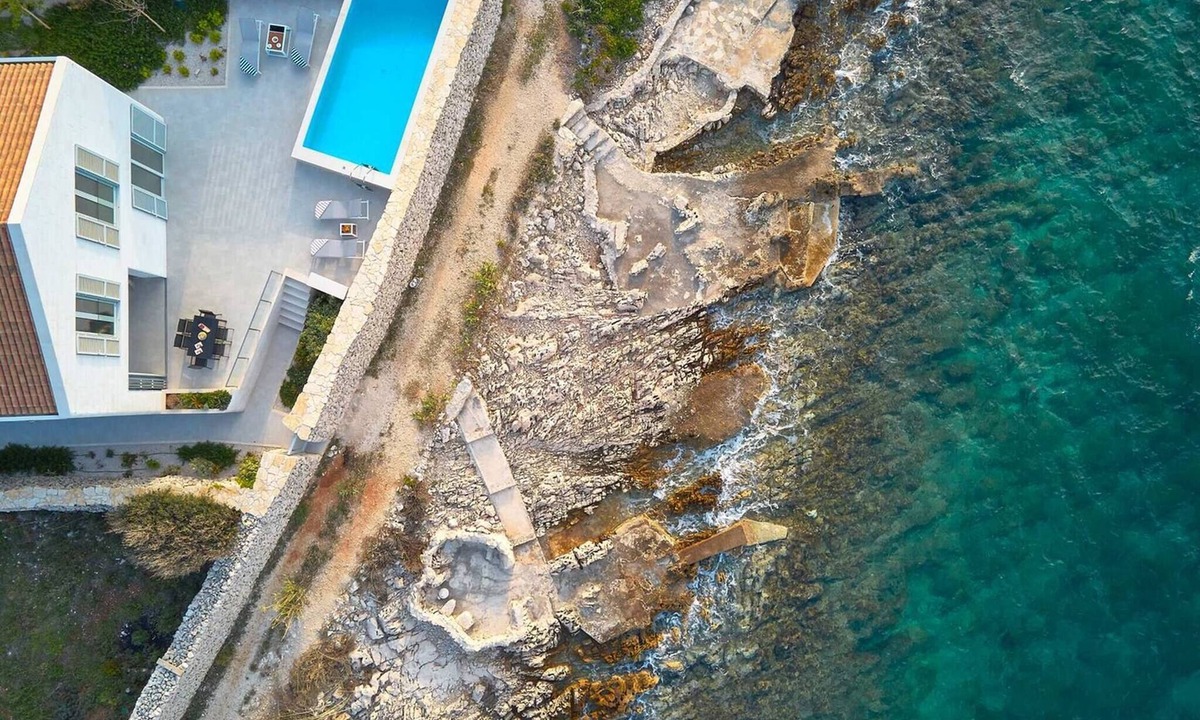 Splitska Villa | Luxury Seafront Villa Casa Familija Brac with Pool