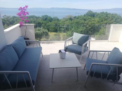 Rozmanici Apartment | Luxury Seaview Apartment with private pool