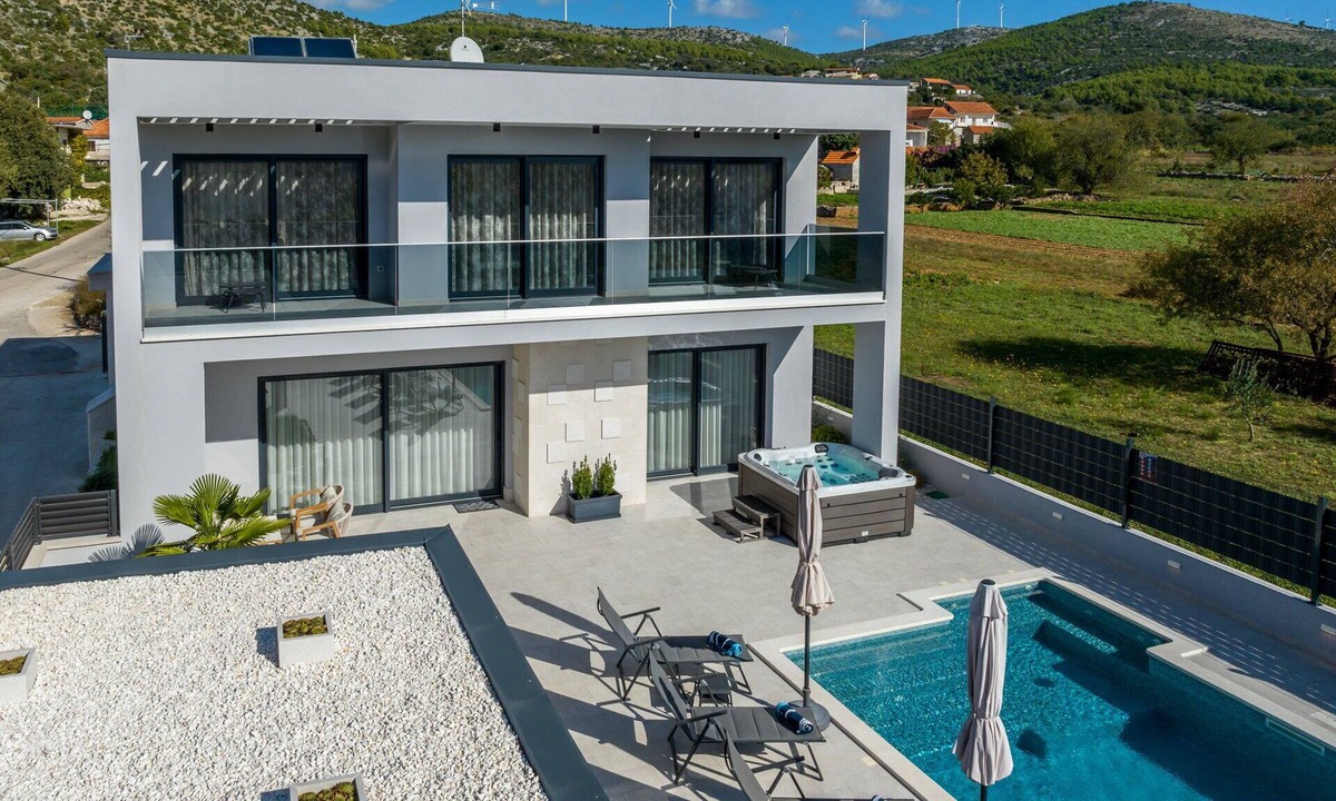 Marina Villa | Luxury Villa Contessa with Pool