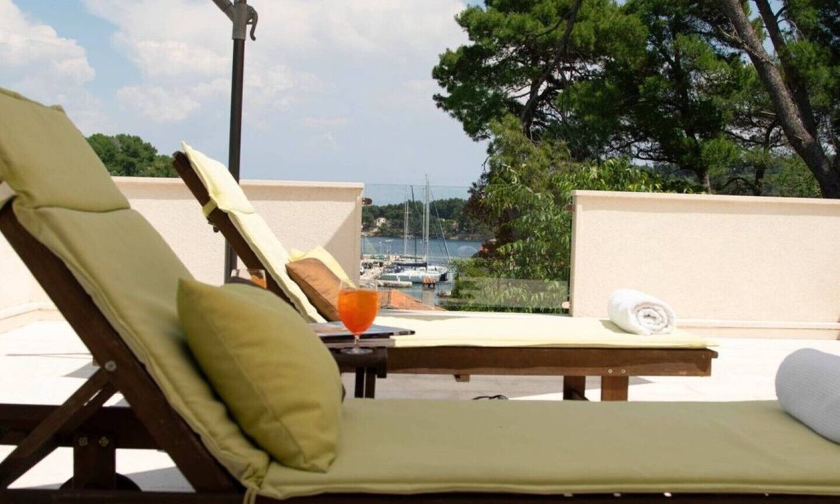 Rogac Villa | LUXURY: VILLA on the SEA, POOL & BEACH BIKE & KAYAK & PRESENT
