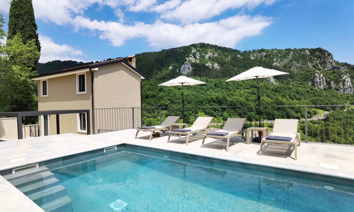 Lovran Villa | Luxury Villa with Sea Views & Tranquility at the Edge of Ucka Nature Park