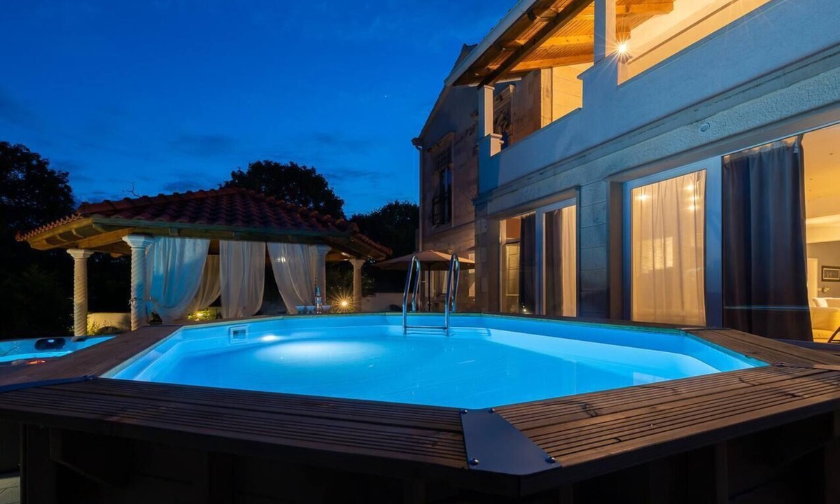 Praznica House | Luxury villa with a swimming pool Pražnica, Brač (K-19209)