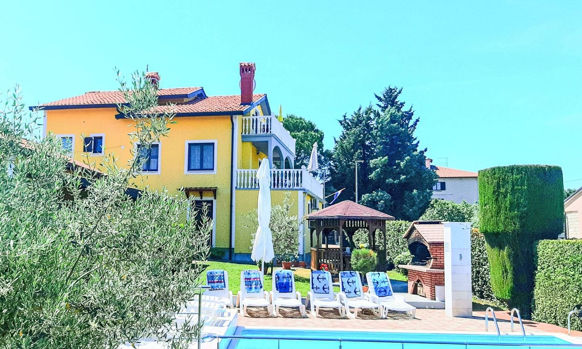 Kastel House | mit beheiztem Pool by Interhome