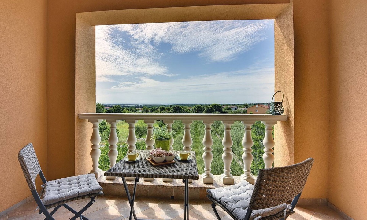 Galizana Apartment | Modern flat with balcony, BBQ, WLAN, air conditioning