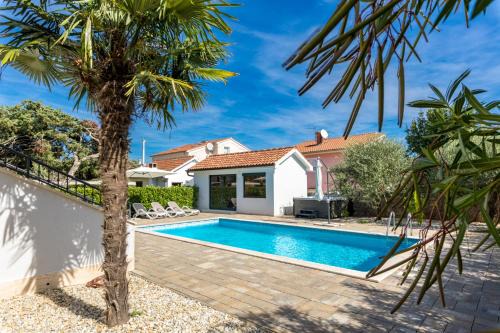 Porat Villa | Modern Villa Christian with pool, sauna, and jacuzzi, 10 min walk from the beach
