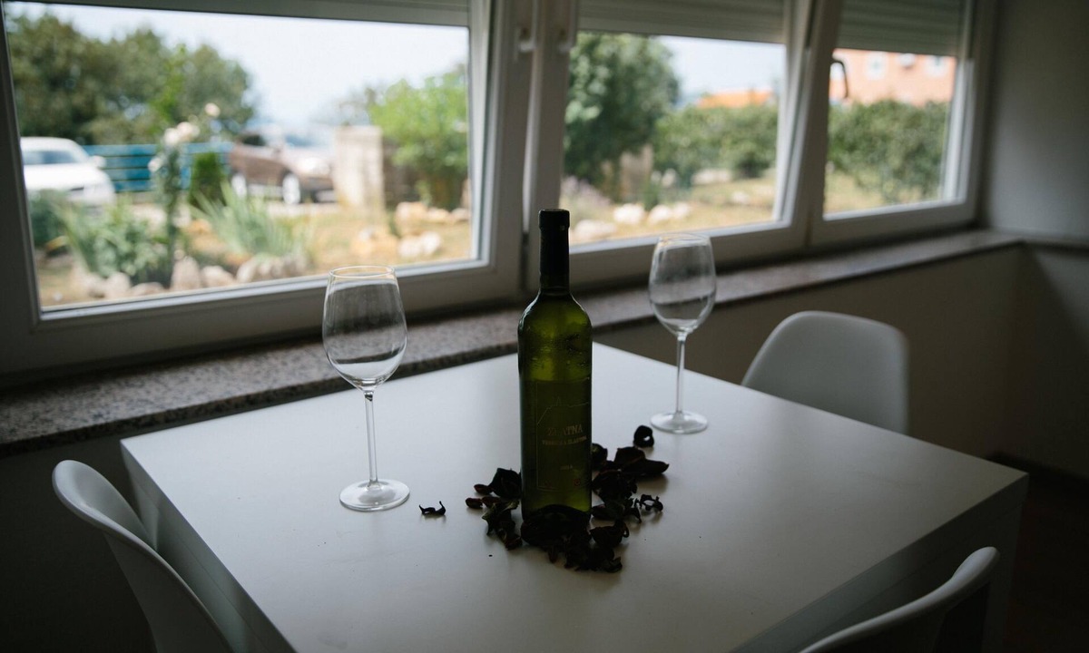 Kostrena Apartment | Near Rijeka & Opatija, Privacy, Discretion, 5 walking min/beach, 9 km/Airpor
