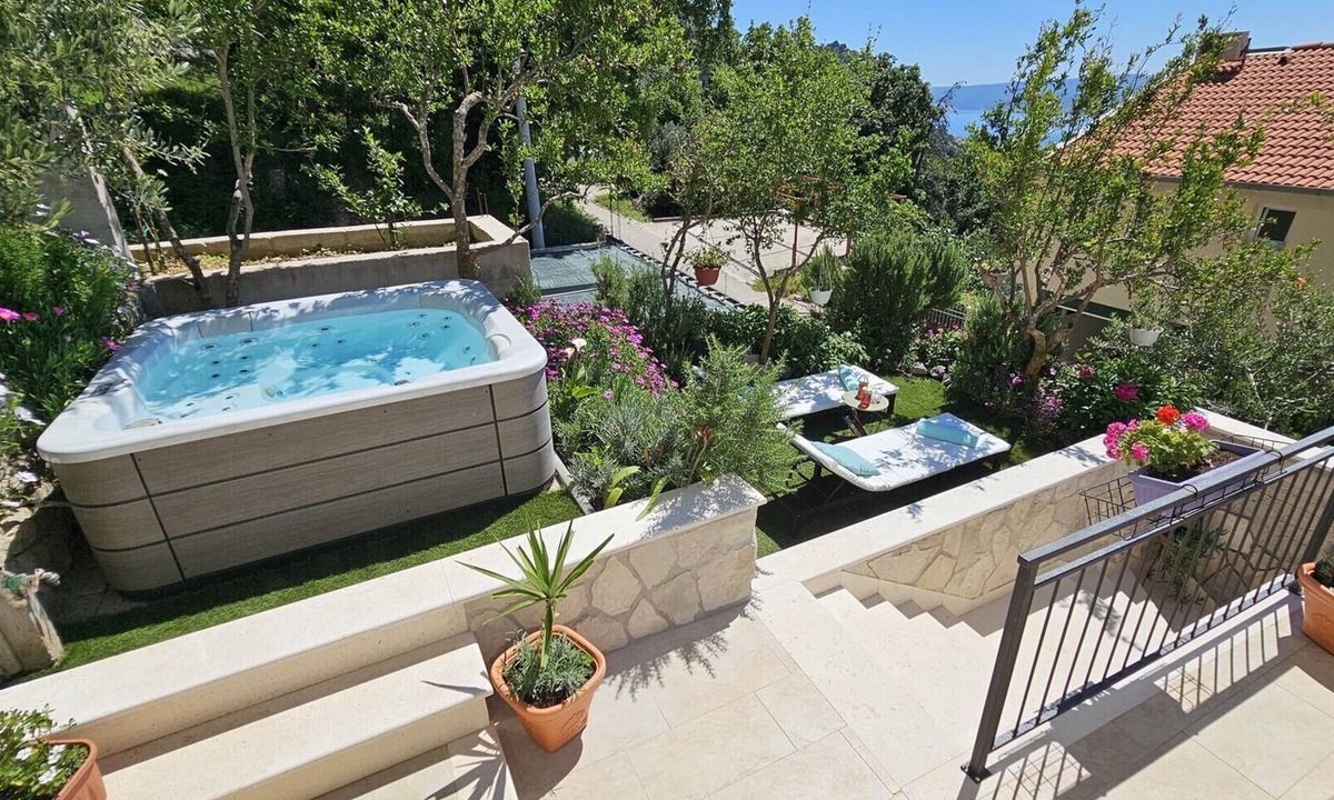 Borak House | NEW! 3-Bedroom Holiday Sunset House with Jacuzzi