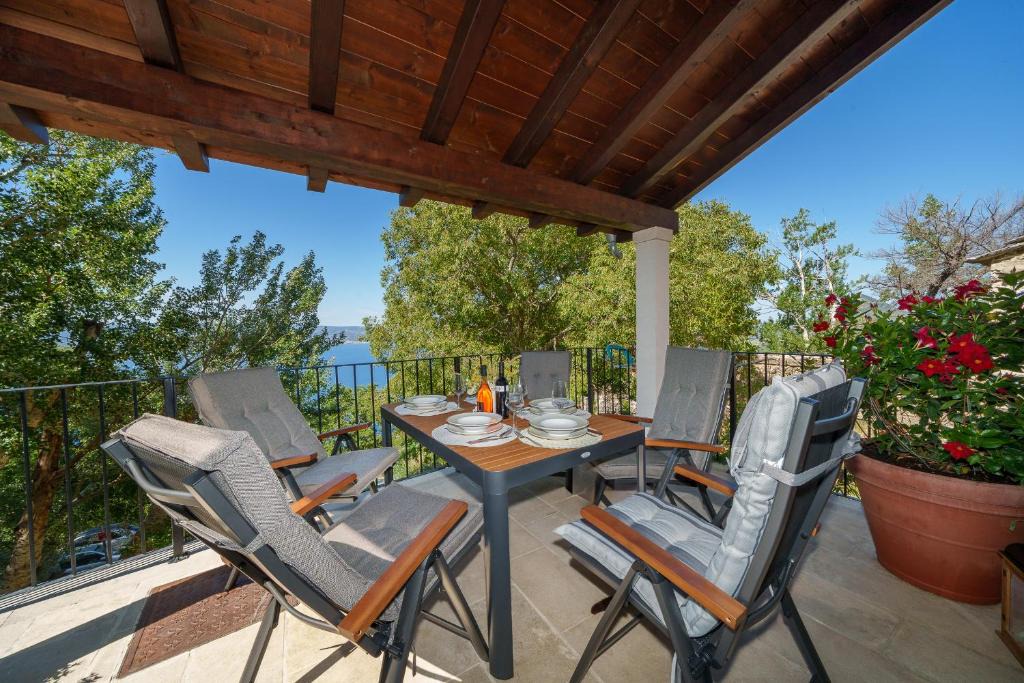 Borak House | NEW! Authentic Stone Hideaway with Private Jacuzzi and Panoramic Sea View
