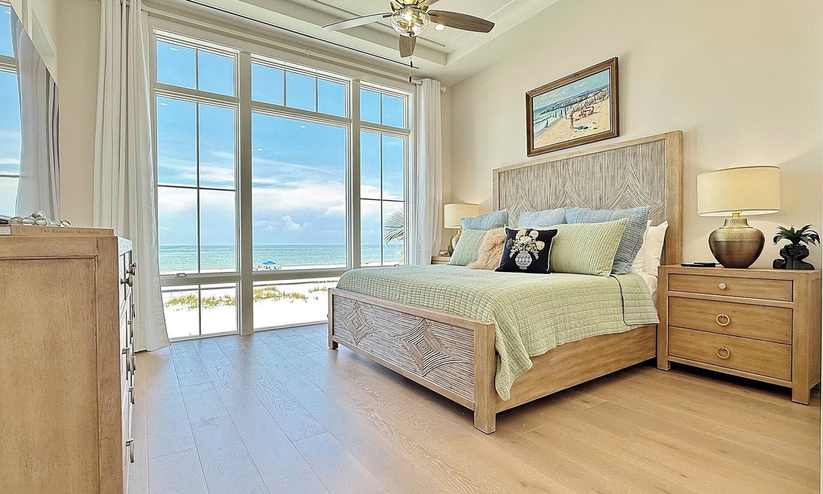 Winklers House | New Spectacular Beachfront Retreat with Private Pool & Hot Tub Fort Myers Beach