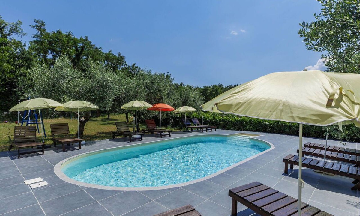 Presika Apartment | Nice apartment for 5 people with pool, A/C, WIFI, TV and terrace
