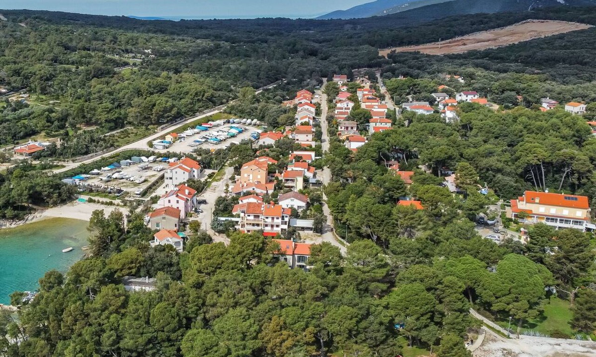 Artatore Apartment | Nice apartment for 6 guests with hot tub, WIFI, A/C, TV and patio