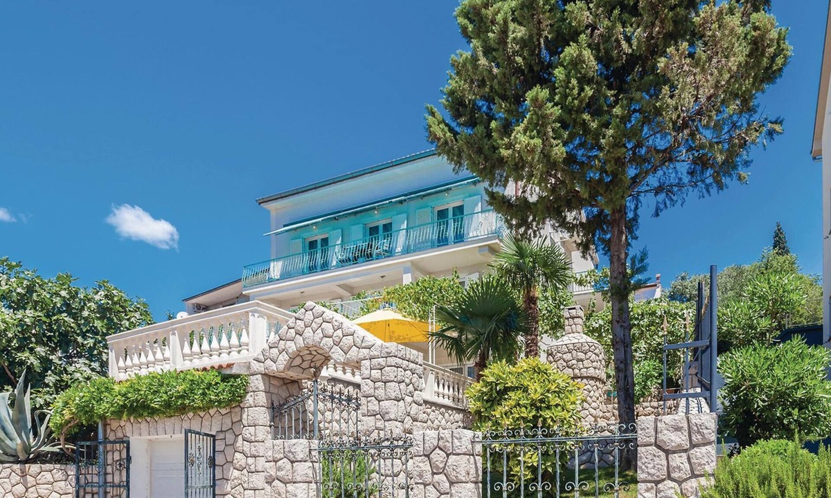 Dramalj Apartment | Nice apartment in Dramalj with WiFi
