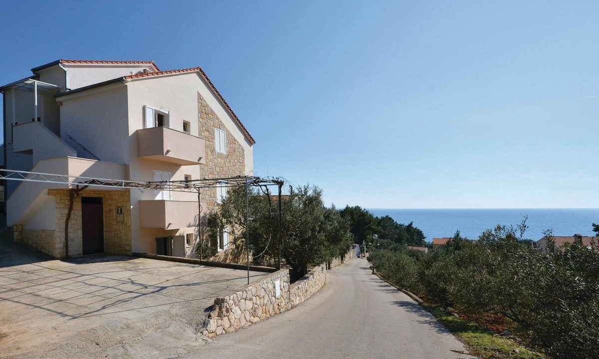 Ivan Dolac Apartment | Nice apartment in Ivan Dolac with WiFi