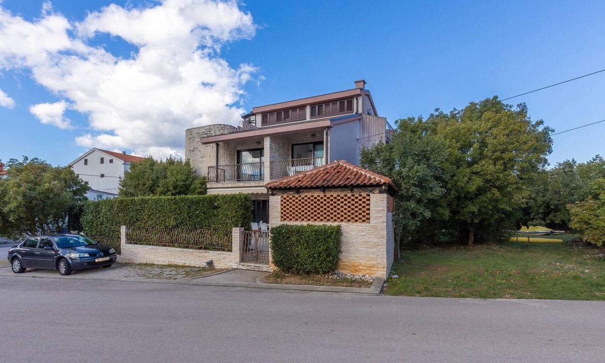 Jadranovo Apartment | Nice apartment in Jadranovo with WiFi