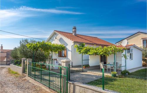 Milohnici Apartment | Nice Apartment In Linardici With Wifi