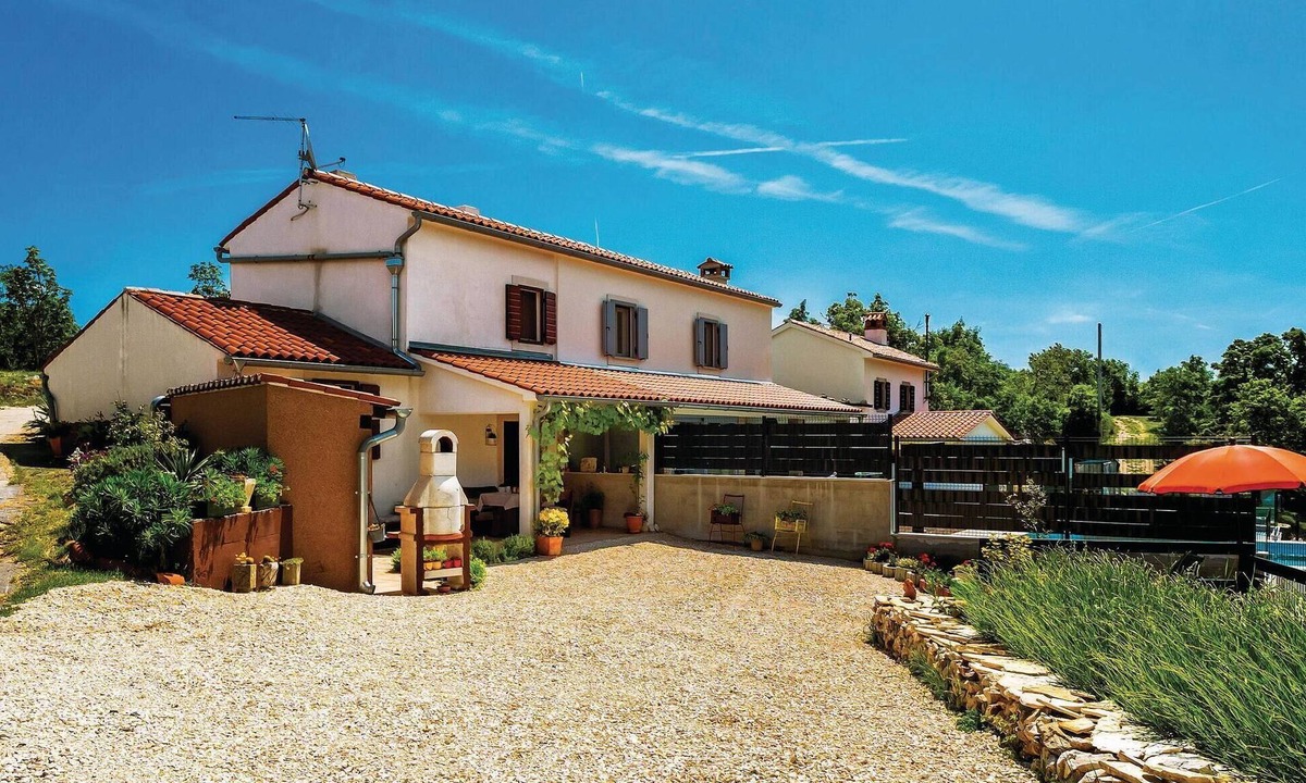 Bartici House | Nice home in Bartici with WiFi