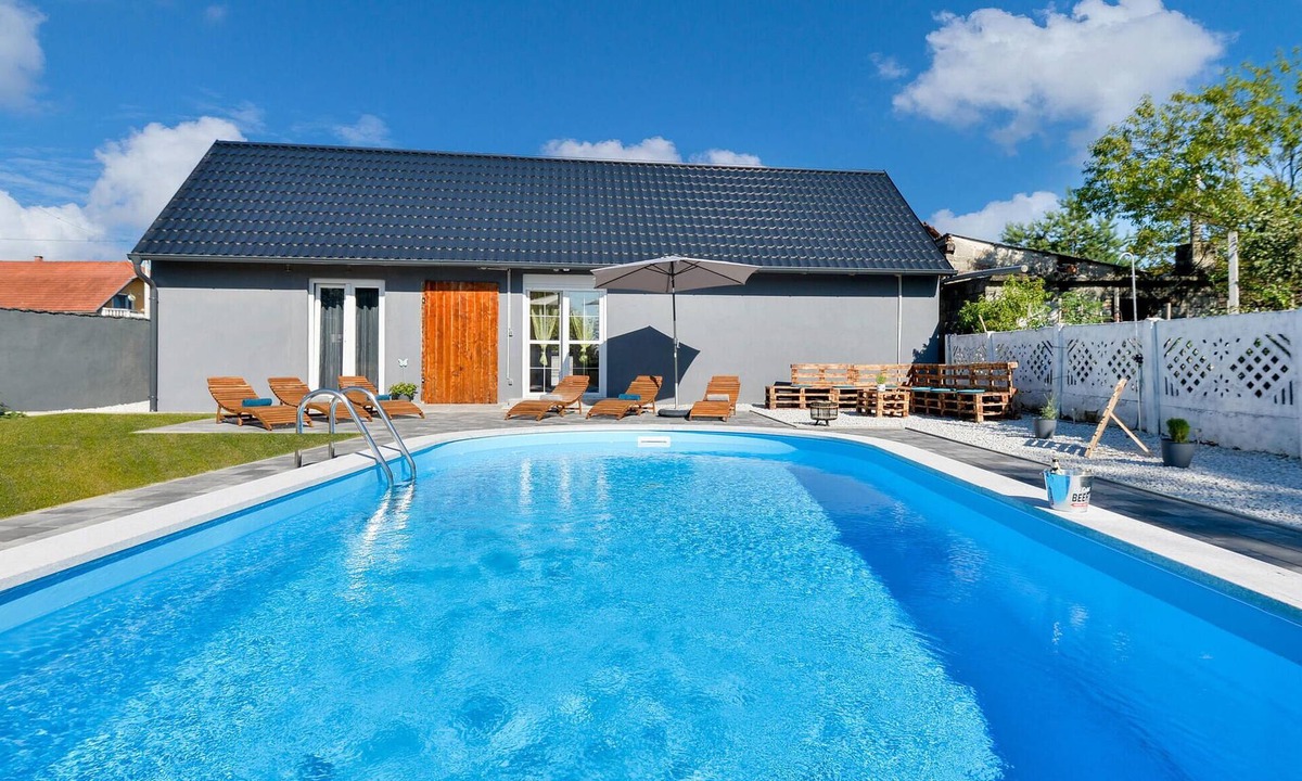 Sracinec House | Nice home in Svibovec Podravski with sauna
