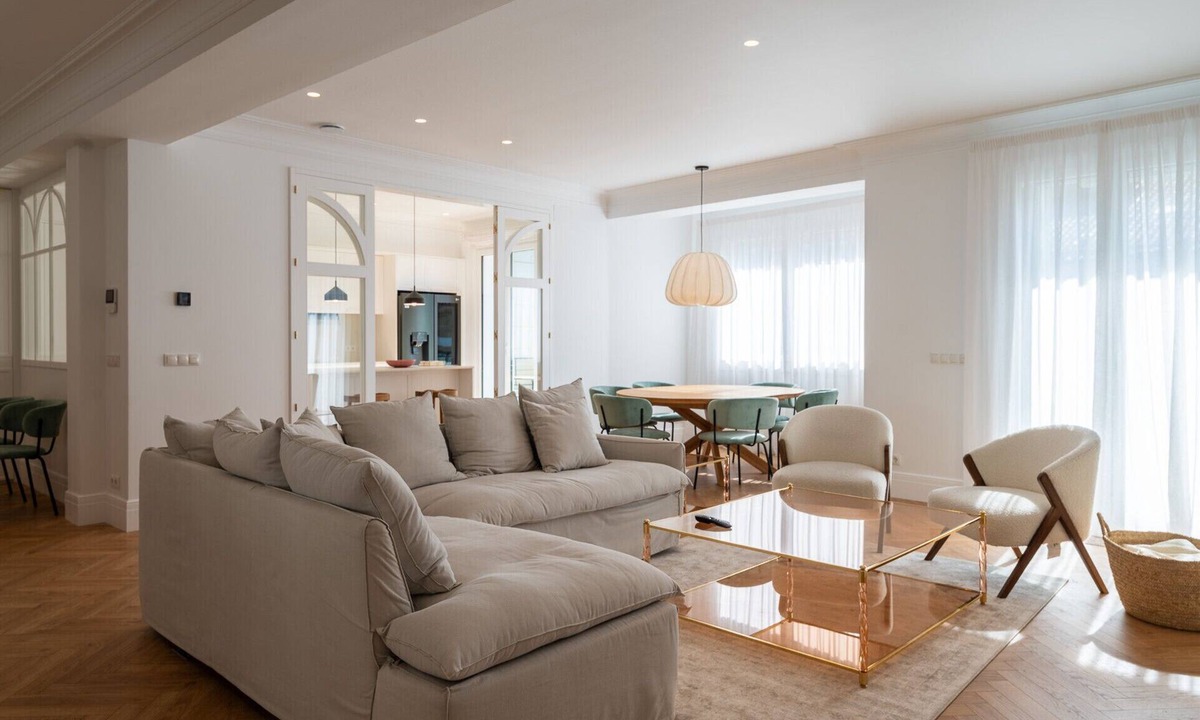 El Ensanche Zona Nuova Apartment | OHLALIFE! AT THE TOP