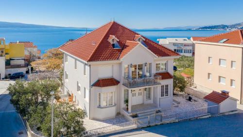 Tice Apartment | OMIŠ Dream house