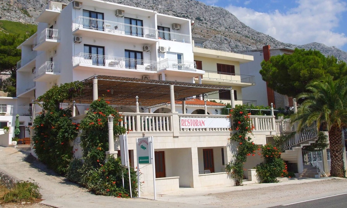 Lokva Rogoznica Apartment | One bedroom apartment with balcony and sea view Lokva Rogoznica, Omiš (A-2973-b)